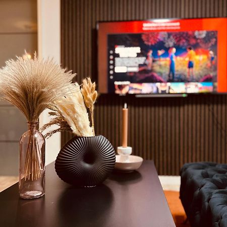 Cologne Luxe Living: Opulent Elegance Unleashed Apartment ภายนอก รูปภาพ
