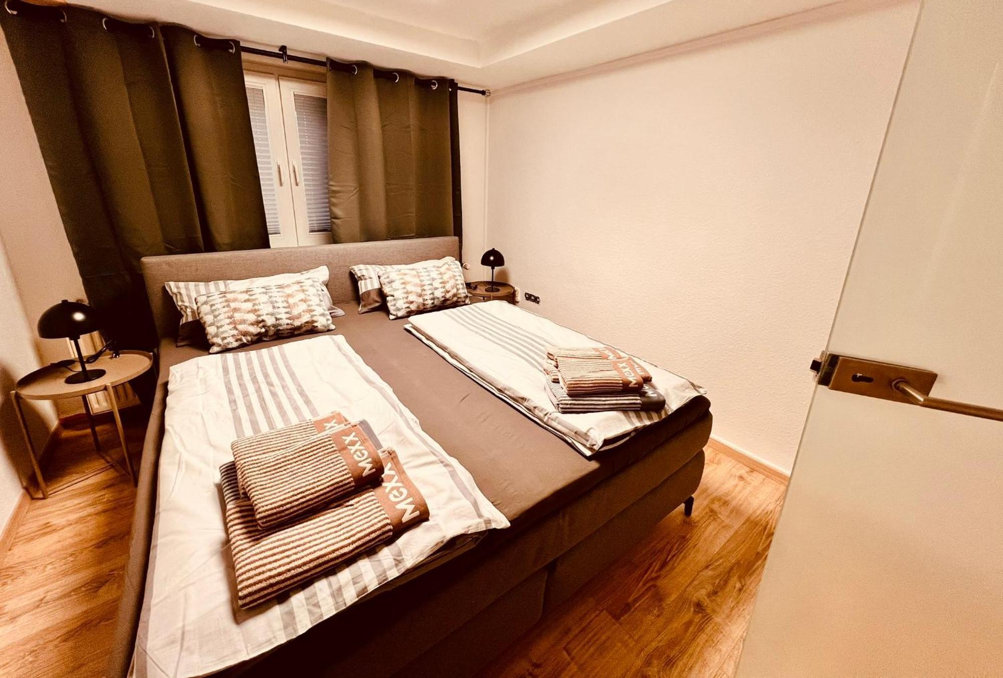 Cologne Luxe Living: Opulent Elegance Unleashed Apartment ภายนอก รูปภาพ