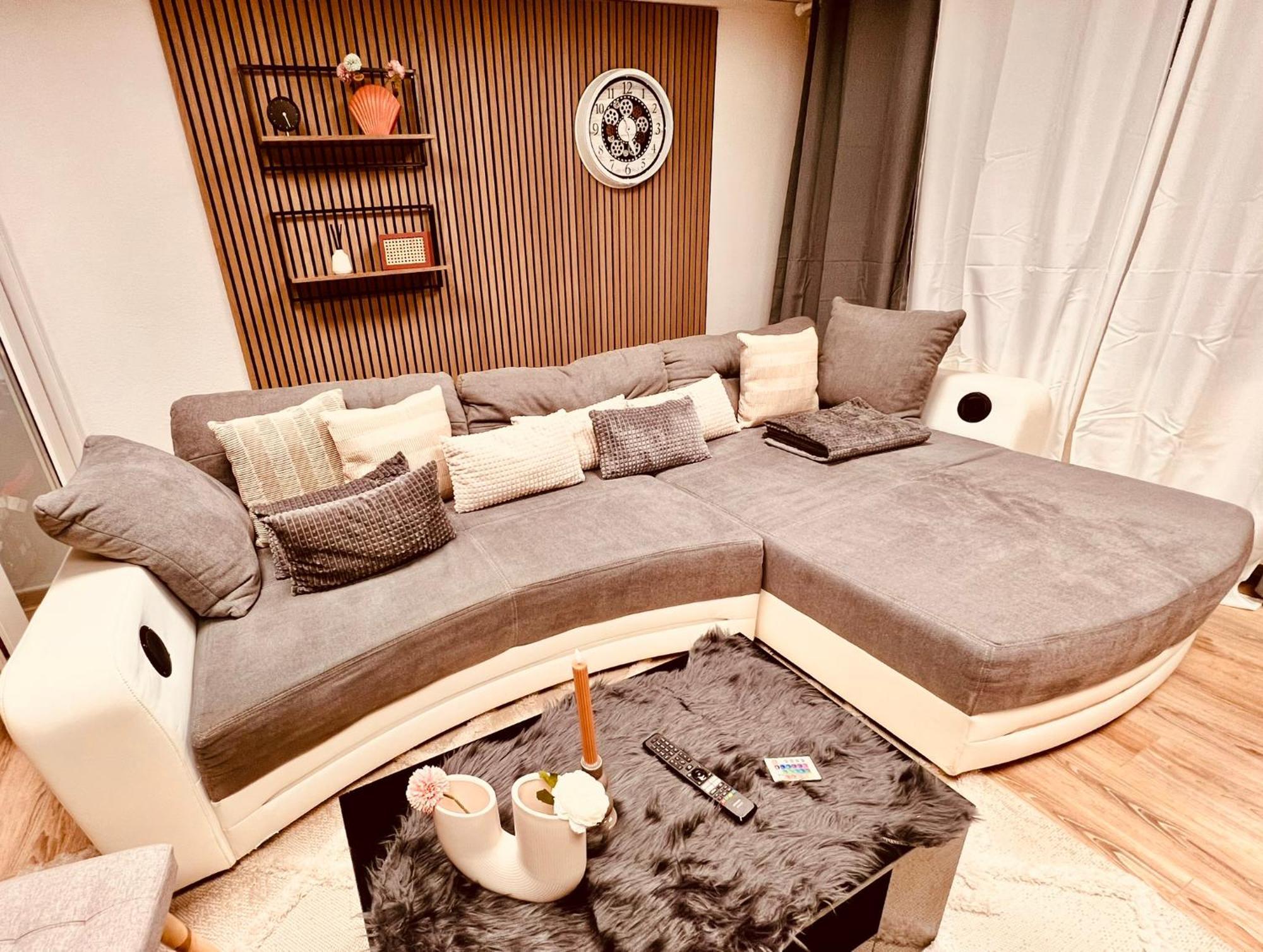 Cologne Luxe Living: Opulent Elegance Unleashed Apartment ภายนอก รูปภาพ