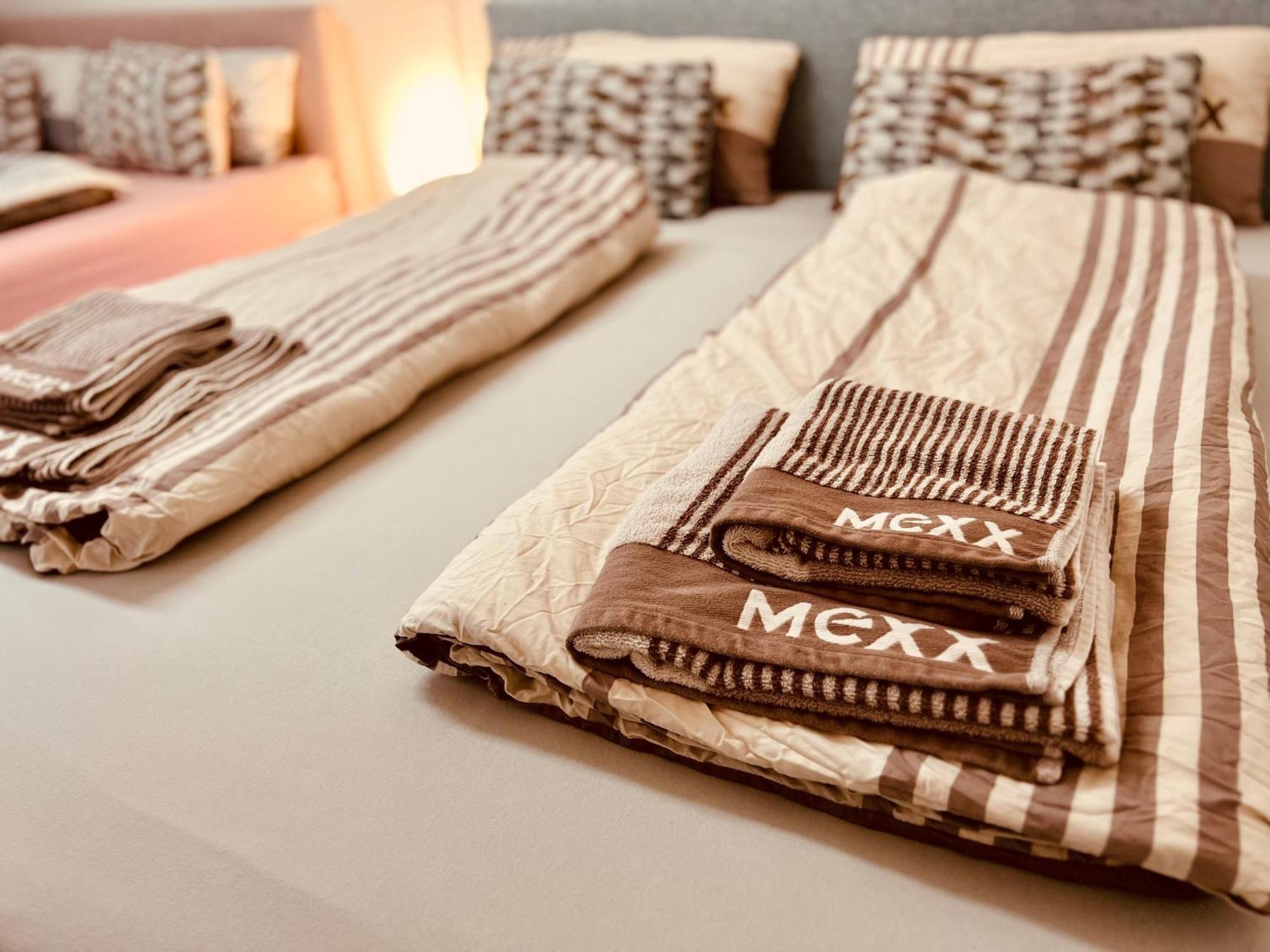Cologne Luxe Living: Opulent Elegance Unleashed Apartment ภายนอก รูปภาพ