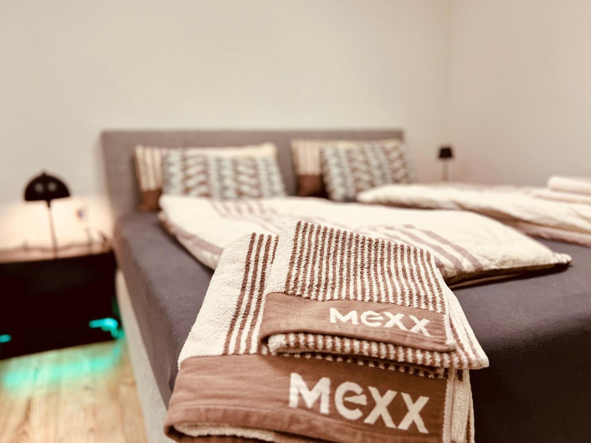 Cologne Luxe Living: Opulent Elegance Unleashed Apartment ภายนอก รูปภาพ